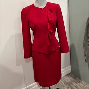 Tahari 2 piece woman's suit. Size 4P. Fulled lined.